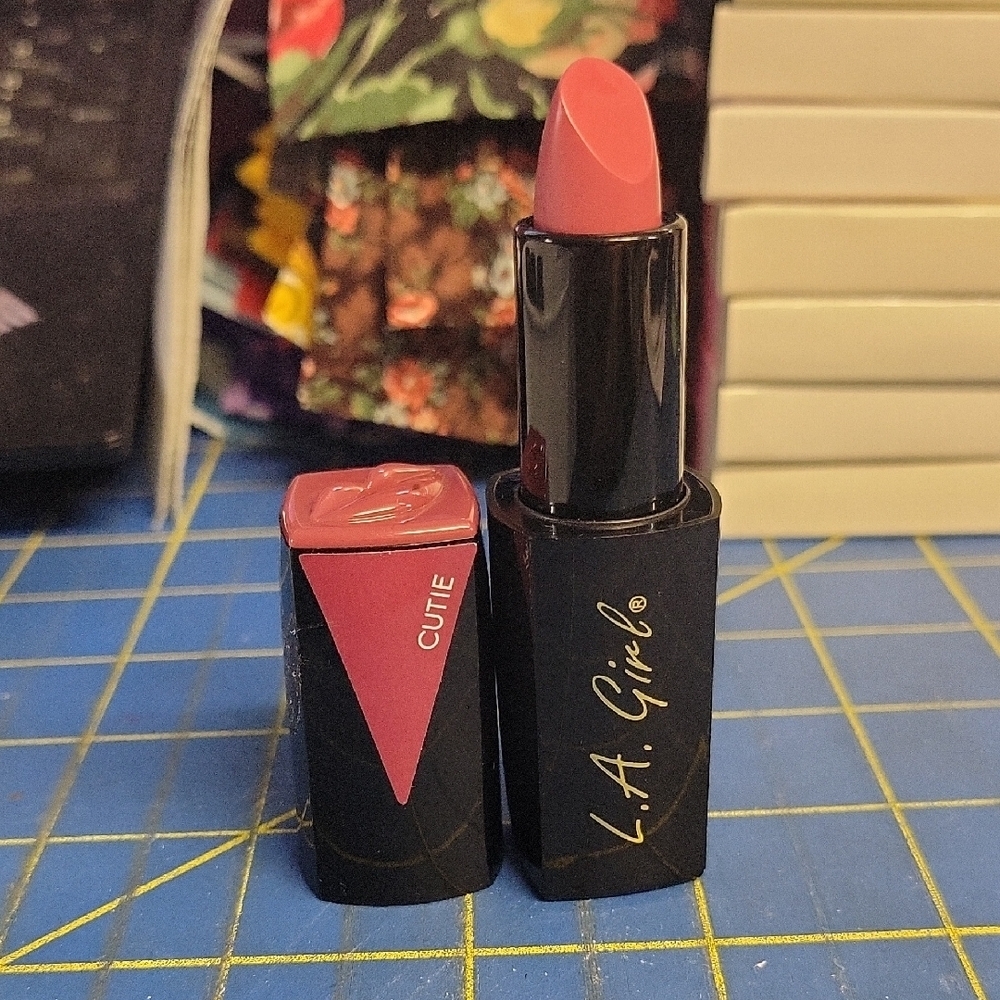 LA Girls Lipstick 3.2g New Magnetic Tube - Cutie